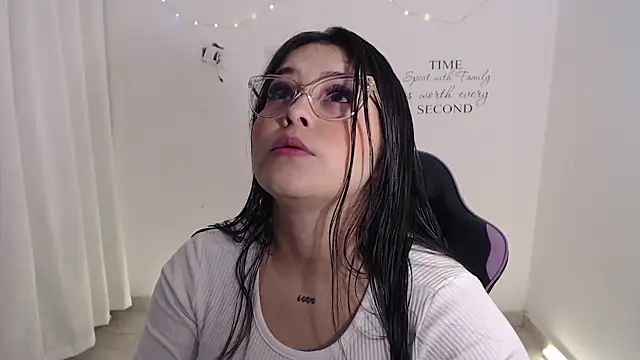 amberbakee online show from June 11, 1:41 pm
