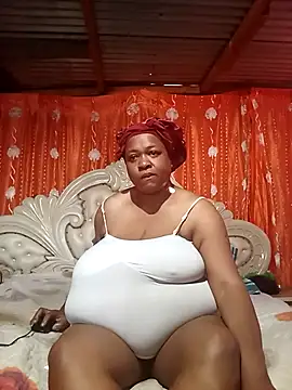 Snapshot of BUSTY_QUEEEN chatting on October 17, 6:27 am BUSTY QUEEEN online show from October 17, 6:27 am