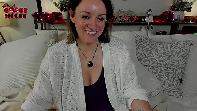 BigBoobsMcGee online show from December 18, 2:49 am