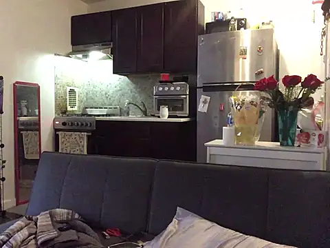 littyleesh1 online show from April 10, 11:27 am