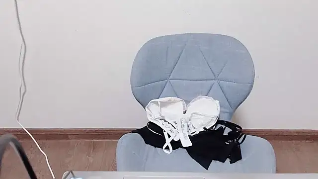 Queen ww online show from December 14, 3:40 pm