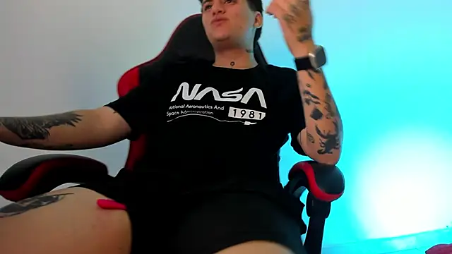 PeytonBox online show from October 4, 1:17 pm