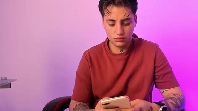 PeytonBox online show from October 3, 1:16 pm