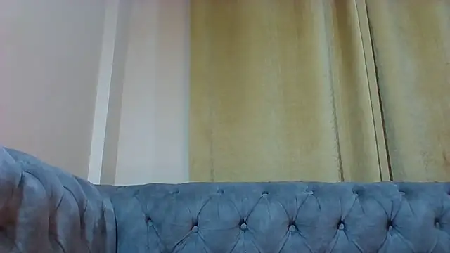 Snapshot of Amiblue_Xo chatting on October 17, 10:24 pm Amiblue Xo online show from October 17, 10:24 pm