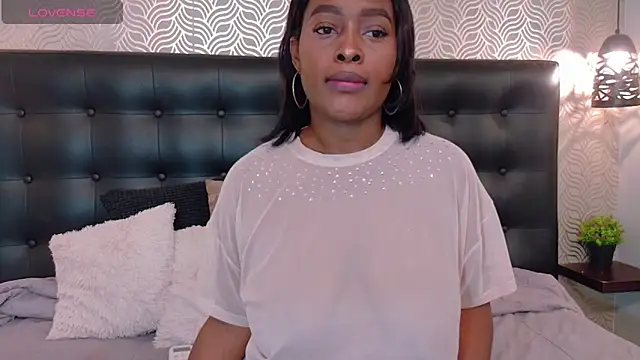 NaiaraMasson  online show from December 18, 1:16 pm