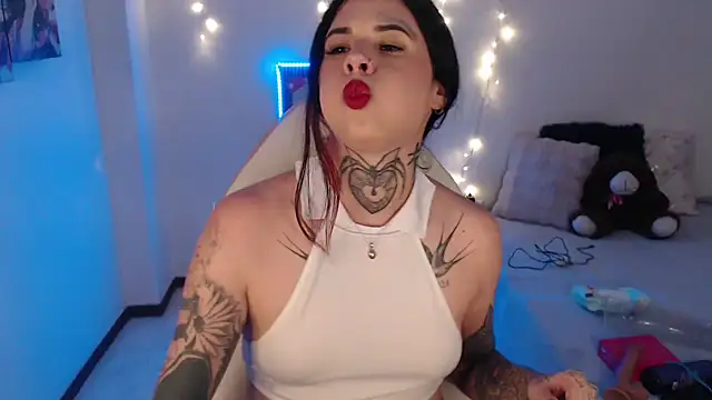 Maddy Vicius19 online show from March 14, 3:40 am