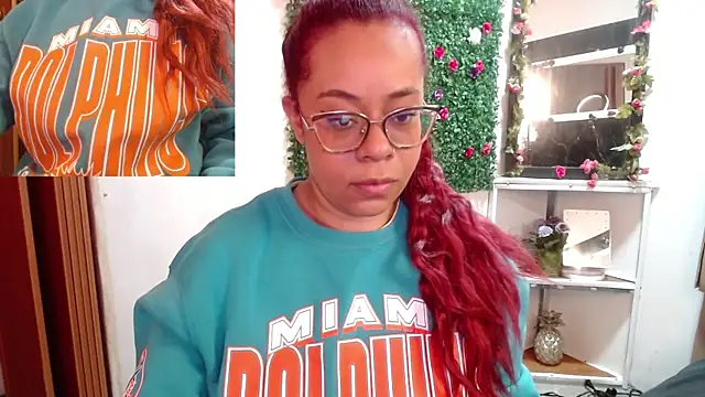 Snapshot of MIA__SPENCER chatting on September 13, 1:41 pm MIA SPENCER online show from September 13, 1:41 pm