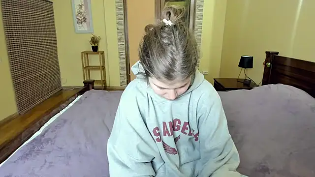 Snapshot of Lilly_Jess chatting on September 17, 6:17 pm Lilly Jess online show from September 17, 6:17 pm