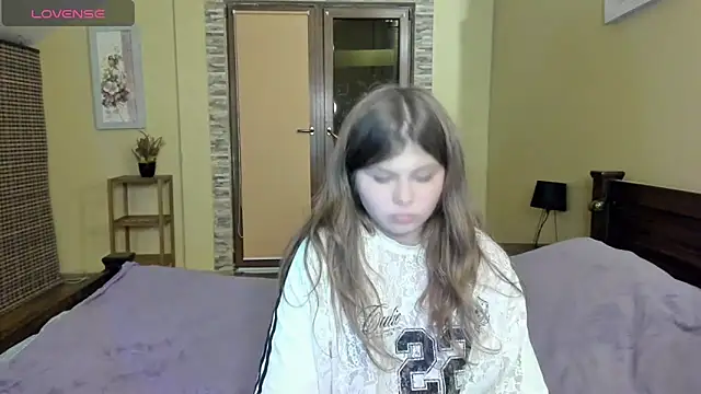 Snapshot of Lilly_Jess chatting on October 16, 7:16 pm Lilly Jess online show from October 16, 7:16 pm