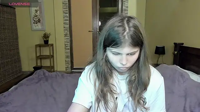 Snapshot of Lilly_Jess chatting on October 15, 7:05 pm Lilly Jess online show from October 15, 7:05 pm