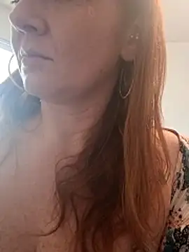 nakedgarbageperson online show from June 29, 1:33 pm