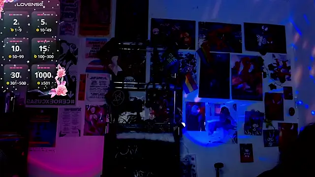 carolinerue online show from April 14, 3:50 am