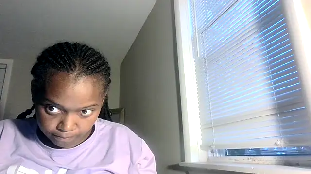 ladypooh000 online show from September 19, 10:36 am