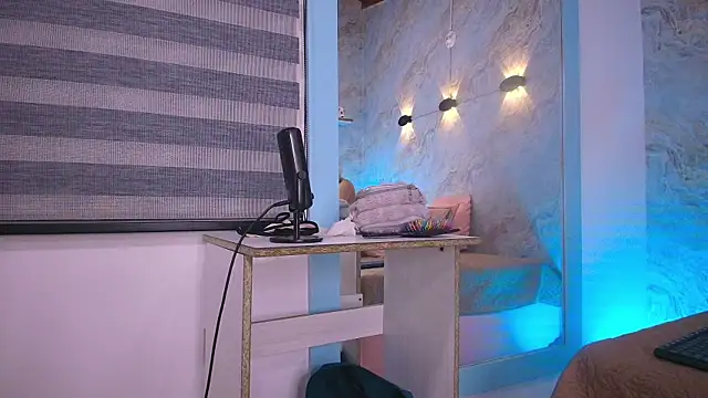 Snapshot of abbyrouss_ chatting on October 11, 3:44 am abbyrouss online show from October 11, 3:44 am