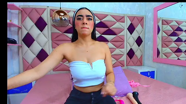 Snapshot of abbyrouss_ chatting on September 16, 3:03 am abbyrouss online show from September 16, 3:03 am