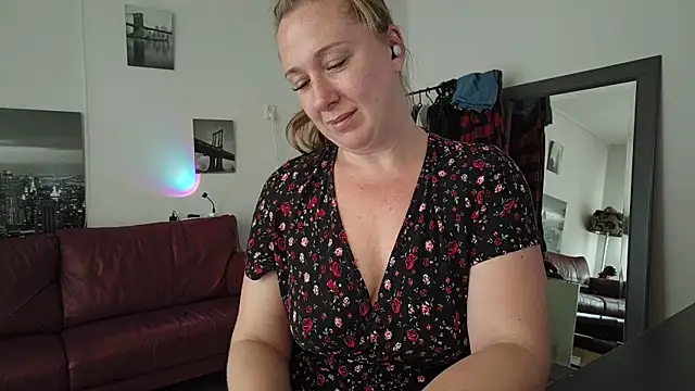 MazySunny online show from July 7, 6:58 am