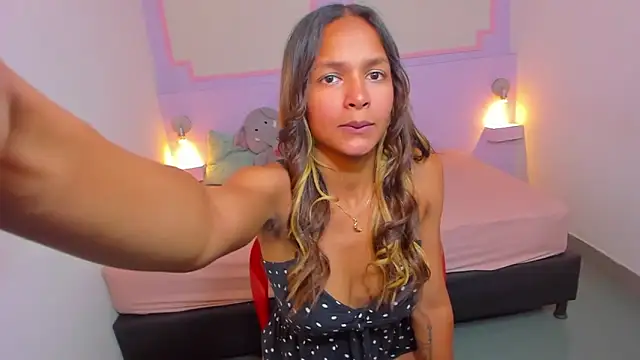 Snapshot of BiancaEmber9 chatting on September 11, 4:18 pm BiancaEmber9 online show from September 11, 4:18 pm