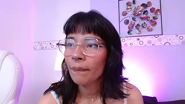 Snapshot of FresaAnix chatting on October 7, 8:35 pm FresaAnix online show from October 7, 8:35 pm