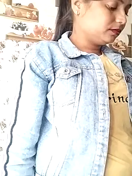 Hot-Pooja25 online show from February 9, 11:01 am