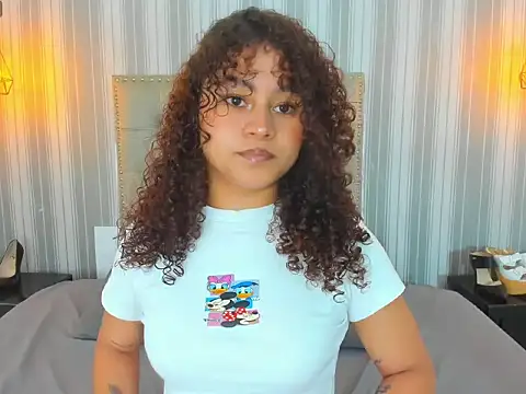 Sofiapassionne online show from March 10, 1:48 pm