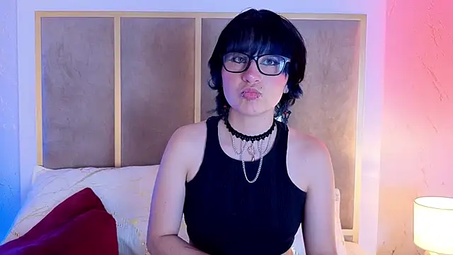 Snapshot of RobinBennett chatting on October 13, 1:58 pm RobinBennett online show from October 13, 1:58 pm