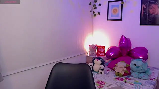 Snapshot of MarilynWhite_ chatting on October 12, 1:52 am MarilynWhite online show from October 12, 1:52 am