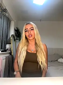 BlondeBetty online show from November 3, 4:55 pm