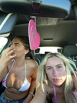 SexySaraxxoo online show from June 24, 6:29 pm