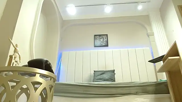 kendra lux1 online show from January 5, 5:49 pm