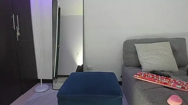 AvaFerrera online show from April 28, 4:38 am