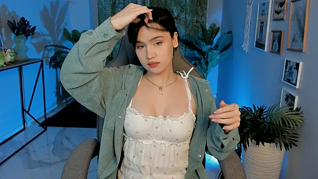 MonicaFarmer online show from February 13, 2:46 am