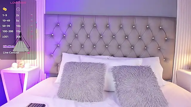 LunaBloomn online show from March 12, 5:15 pm