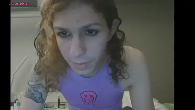 Snapshot of cuddlyavenue chatting on October 2, 3:11 am cuddlyavenue online show from October 2, 3:11 am