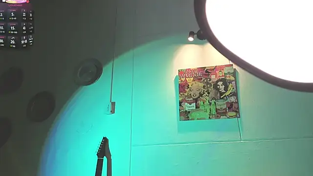 Snapshot of ashlynnlowe_ chatting on October 2, 8:03 pm ashlynnlowe online show from October 2, 8:03 pm