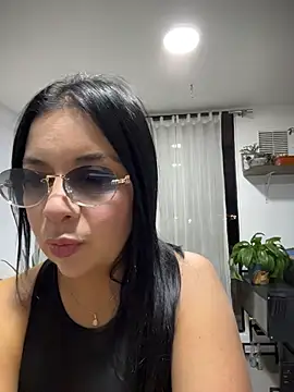 IrisDuvall online show from May 14, 11:32 pm