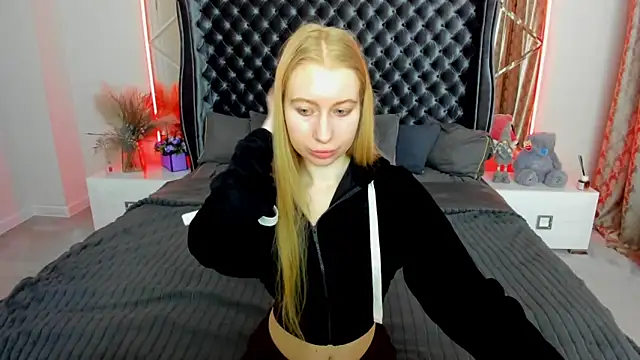 Alina Blonde online show from April 18, 5:43 am