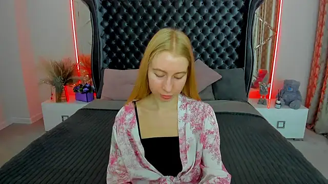 Alina Blonde online show from June 13, 5:38 am