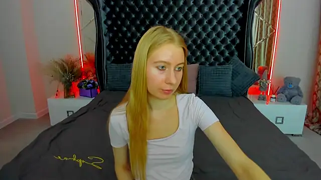 Alina Blonde online show from July 4, 5:36 am