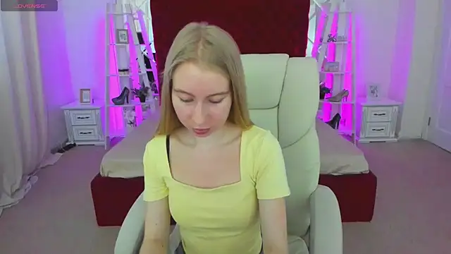 Alina Blonde online show from June 2, 5:52 am