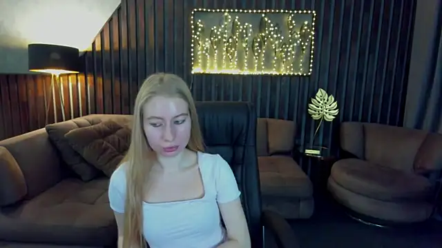 Alina Blonde online show from June 9, 6:13 am