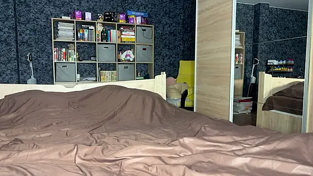 AzureEyes online show from February 21, 2:29 pm