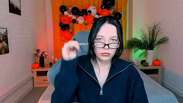 JulsMumi online show from October 18, 1:58 pm