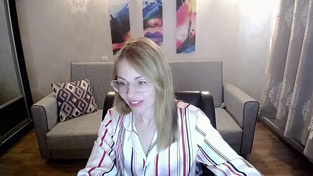 Snapshot of shy_hot_cat chatting on September 24, 10:25 am shy hot cat online show from September 24, 10:25 am