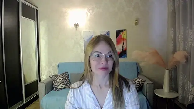 shy hot cat online show from December 2, 9:00 am