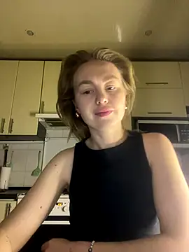 MartaLuna  online show from December 13, 8:04 pm