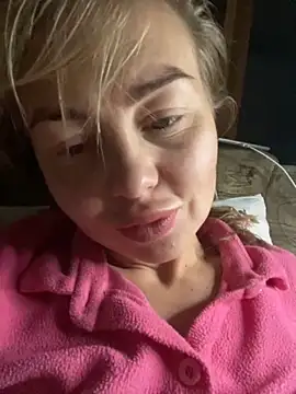 Snapshot of MartaLuna_ chatting on October 10, 8:47 pm MartaLuna online show from October 10, 8:47 pm