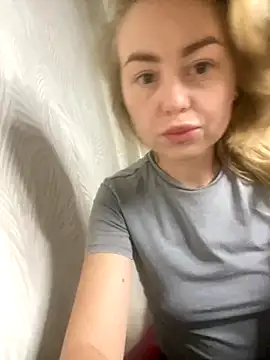 Snapshot of MartaLuna_ chatting on October 18, 5:48 pm MartaLuna online show from October 18, 5:48 pm