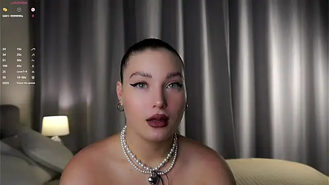 Snapshot of KristynSchwerin chatting on September 23, 1:20 pm KristynSchwerin online show from September 23, 1:20 pm