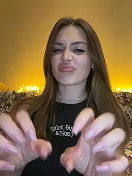 Elizabeth Tay online show from October 2, 6:46 pm