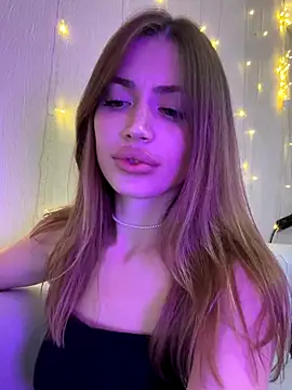 Elizabeth Tay online show from November 12, 6:28 pm